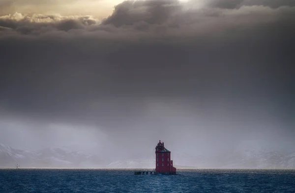 Norveç Kıyısındaki Kjeungskjaer Deniz Feneri — Stok fotoğraf