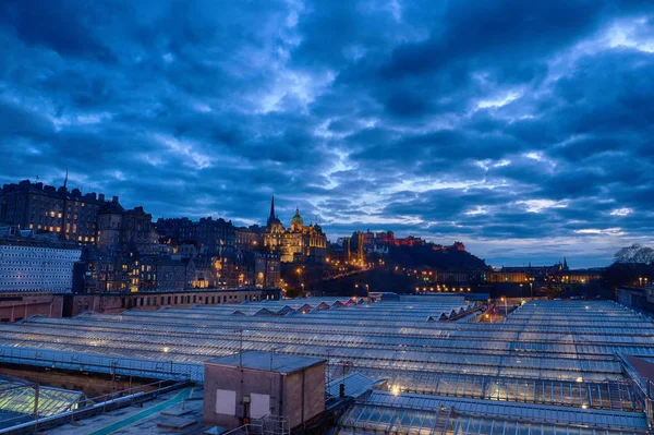 Hauptbahnhof Und Altstadt Edinburgh — Stockfoto