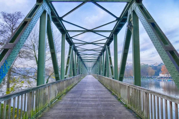 Puente Peatonal Sobre Lago Baldeneysee Essen Kupferdreh Alemania — Foto de Stock