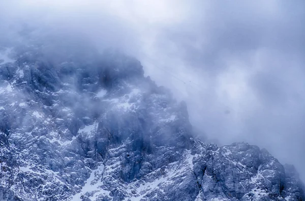 Пик Цугшпитце Баварских Альпах — стоковое фото