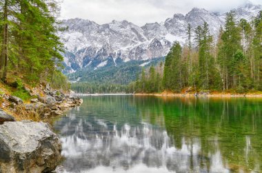 Bavyera Alpleri ve Eibsee Gölü