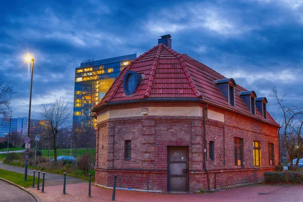 Almanya Nın Duesseldorf Şehir Merkezindeki Tarihi Liman Binası — Stok fotoğraf