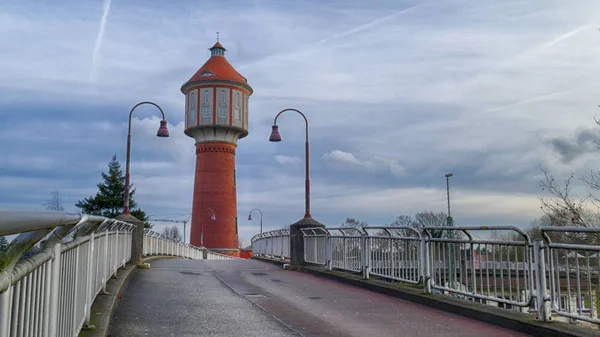 Ιστορικός Πύργος Νερού Μια Γέφυρα Στο Lingen Στην Περιοχή Emsland — Φωτογραφία Αρχείου