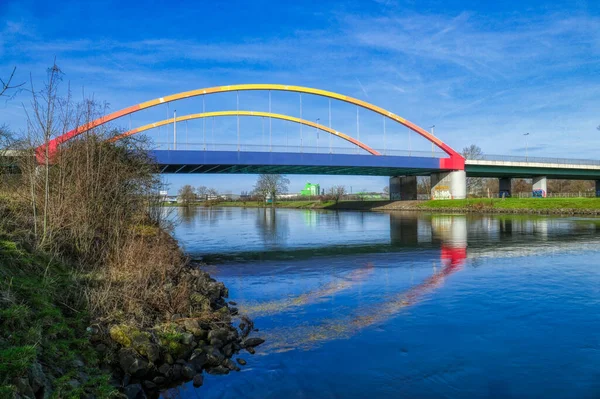 Colorido Puente Sobre Río Ruhr Duisburg Ruhrort Fotos de stock libres de derechos