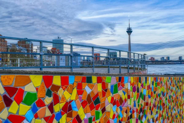 Panorama Och Färgglada Vägg Vid Floden Rhen Düsseldorf — Stockfoto