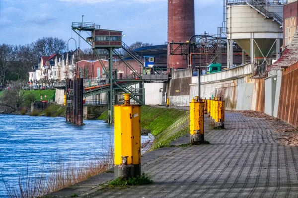 Droga Publiczna Przez Strefę Przemysłową Nad Renem Duisburgu Homberg — Zdjęcie stockowe