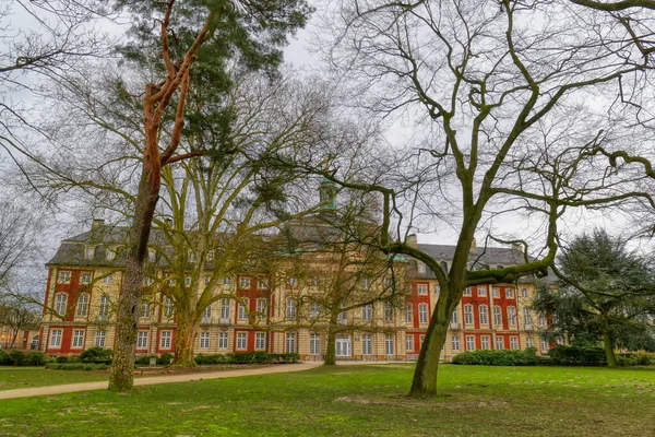 Ein Park Mit Bäumen Der Nähe Eines Historischen Barockschlosses Münster — Stockfoto