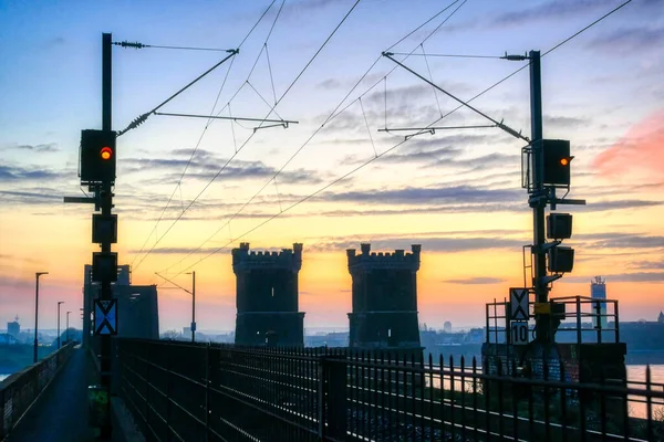 Старый Железнодорожный Мост Дуйсбурге Рассвете — стоковое фото