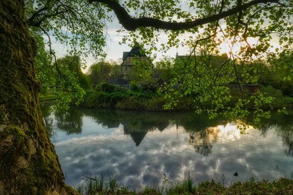 Almanya Gladbeck Wittringen Bir Ortaçağ Kalesi Etrafında Gölet — Stok fotoğraf