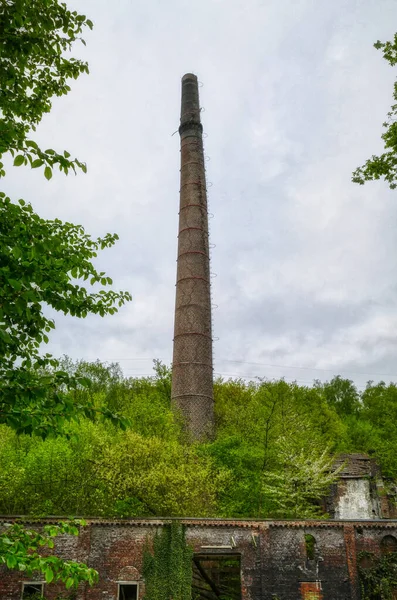 Chimenea Una Fábrica Ladrillo Histórica Abandonada Valle Deilbachtal Cerca Velbert — Foto de Stock