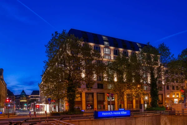 Blue Hour Centro Duesseldorf Alemania — Foto de Stock