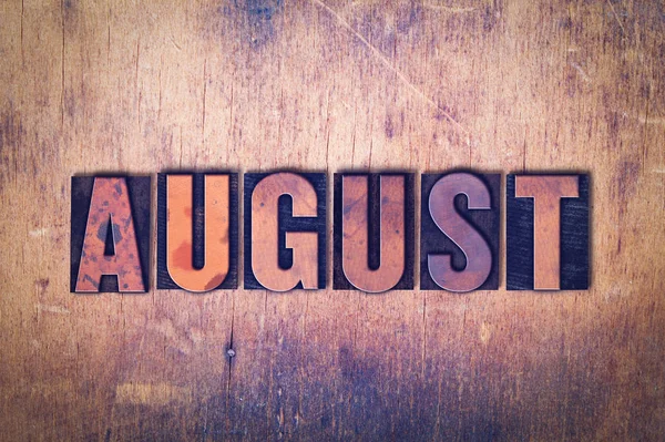 Agosto Tema Letterpress Word on Wood Background — Foto de Stock