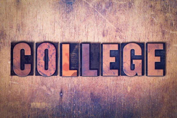 College Theme Letterpress Word on Wood Background — Stock Photo, Image