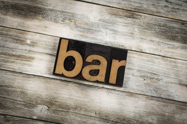 Bar Letterpress Word ahşap arka plan üzerinde