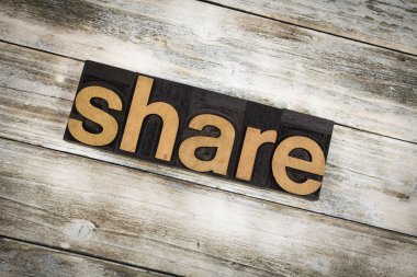 Tipo Word ahşap arka plan üzerinde paylaşmak