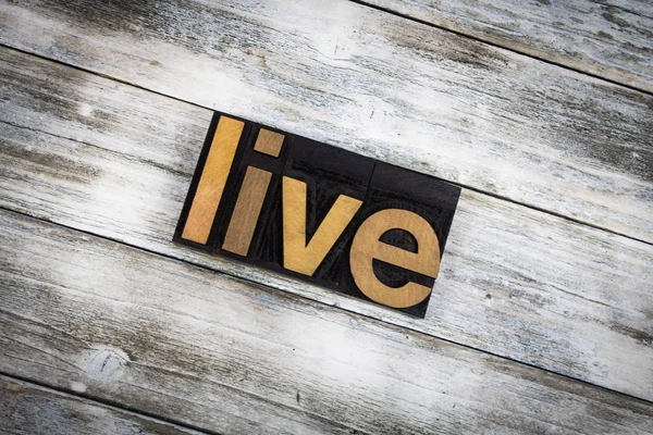 Live Letterpress Word su sfondo di legno — Foto Stock