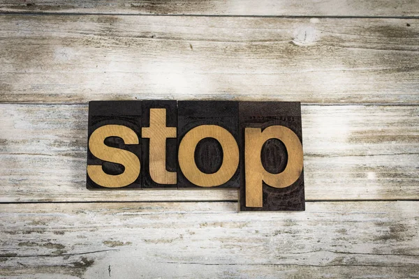 Stop Letterpress Palabra sobre fondo de madera —  Fotos de Stock