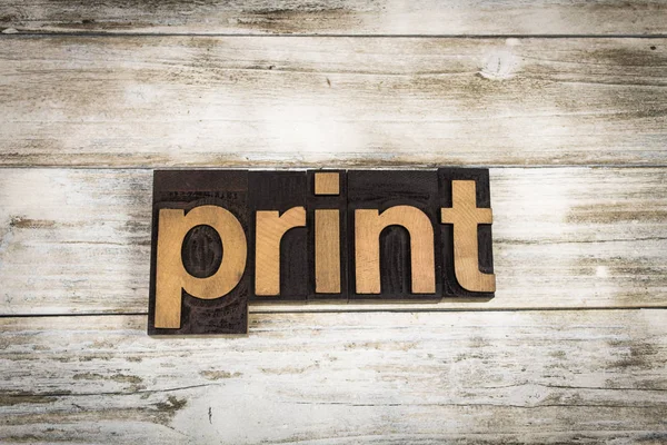 Imprimir palabra de prensa sobre fondo de madera —  Fotos de Stock