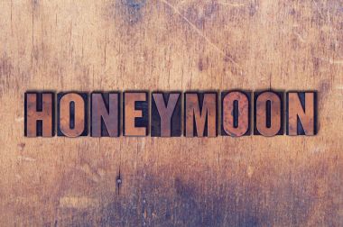 Balayı Tema Letterpress Word ahşap arka plan üzerinde