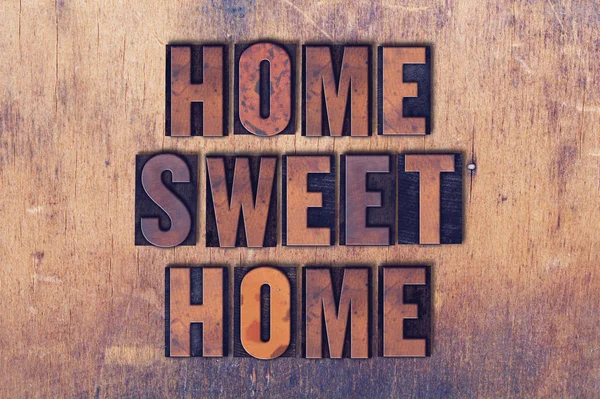 Home Sweet Home Tema Letterpress Palabra sobre fondo de madera — Foto de Stock