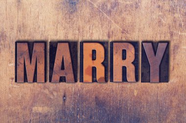 Ahşap arka plan Tema Letterpress kelime evlenmek