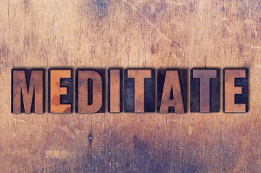 Tema Letterpress Word ahşap arka plan üzerinde meditasyon