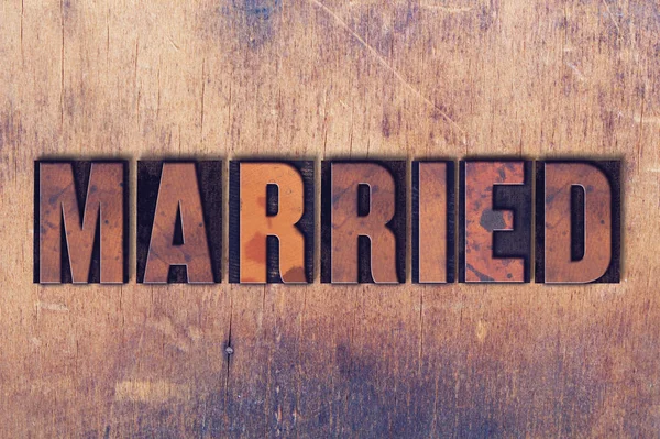 Married Theme Letterpress Word on Wood Background — Stock Photo, Image