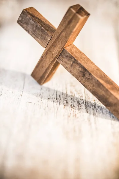 Vintage houten christelijke kruis Crucifix achtergrond — Stockfoto