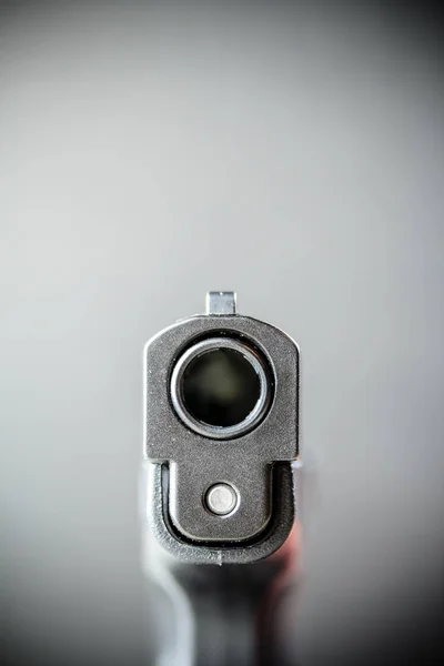 Pistolet de poing et fond — Photo