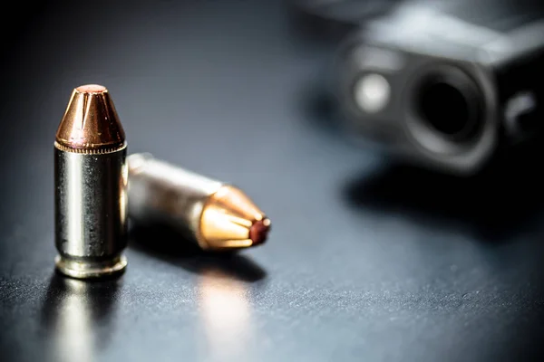 Pistol Handgun and Bullets — Stock Photo, Image