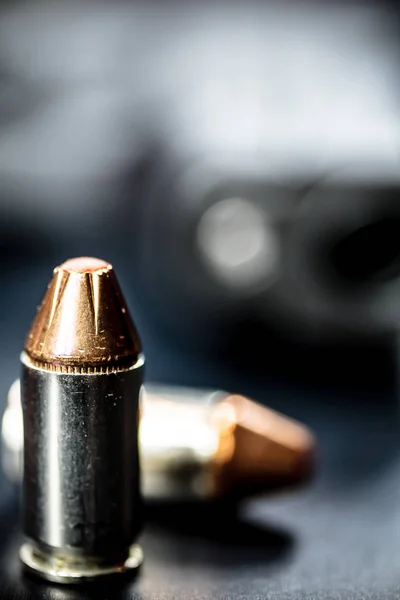 권총 권총과 총알 — 스톡 사진