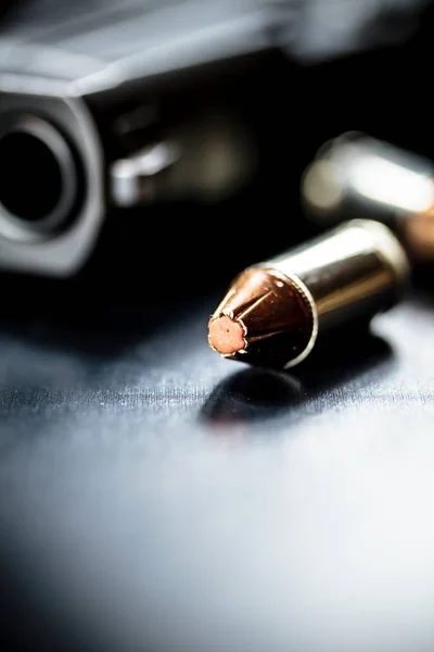 Pistol Handgun and Bullets — Stock Photo, Image