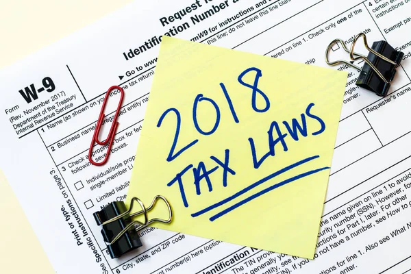 2018 vergi yasaları W9 Federal formu kavramı — Stok fotoğraf