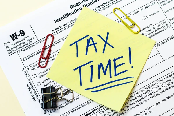 Tax Time W9 Federal Income Tax Concept — Stock Photo, Image