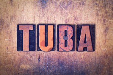 Tuba Tema Letterpress Word ahşap arka plan üzerinde