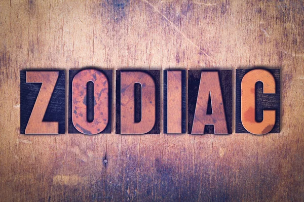 Zodyak Tema Letterpress Word ahşap arka plan üzerinde — Stok fotoğraf