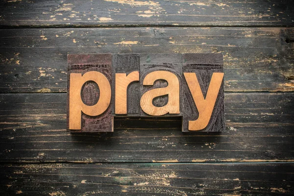 Het Woord Pray Geschreven Vintage Hout Letterpers Type Een Vintage — Stockfoto