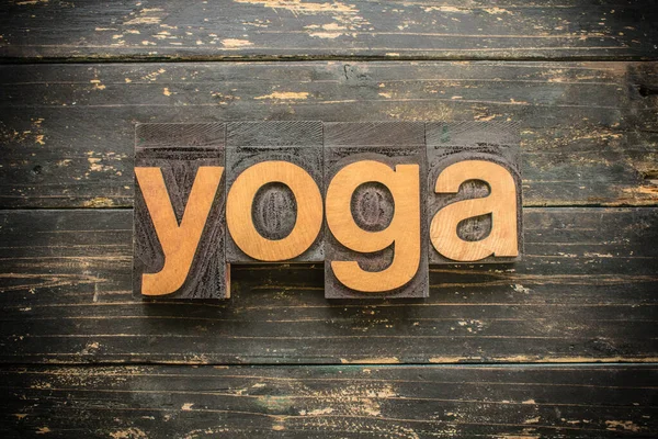 Słowo Yoga Napisane Vintage Drewna Typu Letterpress Vintage Rustykalnym Tle — Zdjęcie stockowe