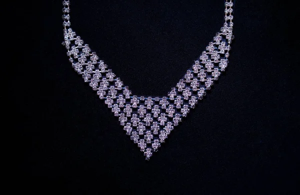 Diamant Kristal Ketting Zwarte Achtergrond — Stockfoto