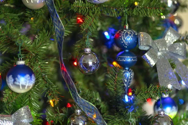 Close Decorações Árvore Natal Durante Tempo Natal Casa — Fotografia de Stock