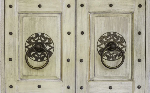 Kapı tokmağı metal asmak — Stok fotoğraf