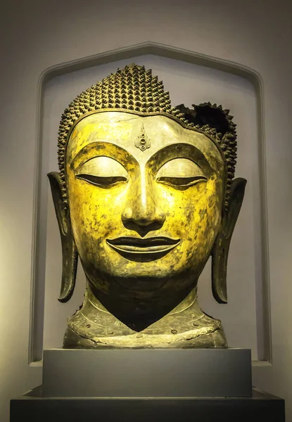 Стародавні Будда голова, скульптура — стокове фото