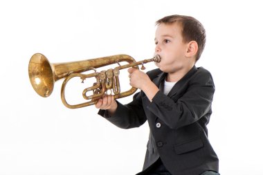 Beyaz çocuk eski kameraya çekmeye çalış.