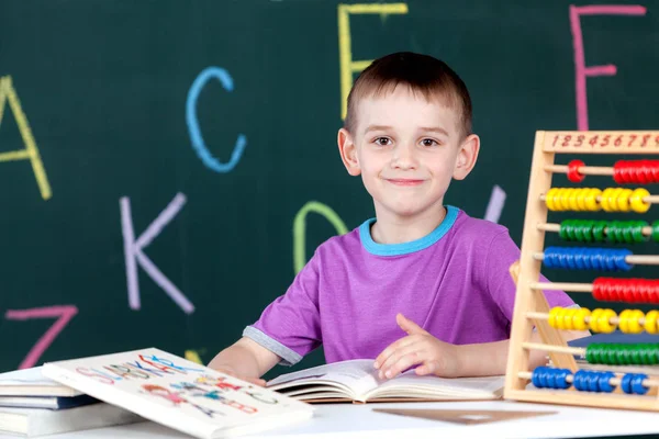 The boy goes to the first class at the school board — Stock Photo, Image