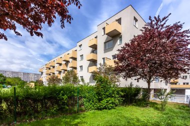 A large brick building with.