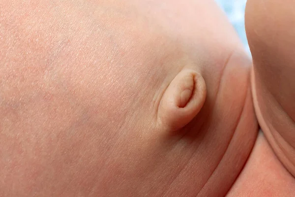 Yeni doğan bebeğin göbeği, yakın plan görüntü — Stok fotoğraf