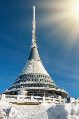 Çek Cumhuriyeti - Liberec - Kışın yapılan radyo vericisi - Güneşli güzel bir gün