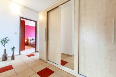 Modern bir dairede fotoğraf çekimi..