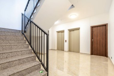 Modern bir dairede fotoğraf çekimi..