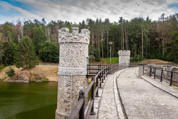 Barragem de pedra antiga Parizov na República Checa — Fotografia de Stock